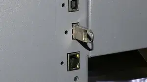 Поддержка USB-накопителей  