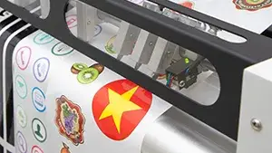 Система продольной резки с коррекцией положения по краю материала  