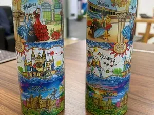 Печать на бутылках и цилиндрических изделиях